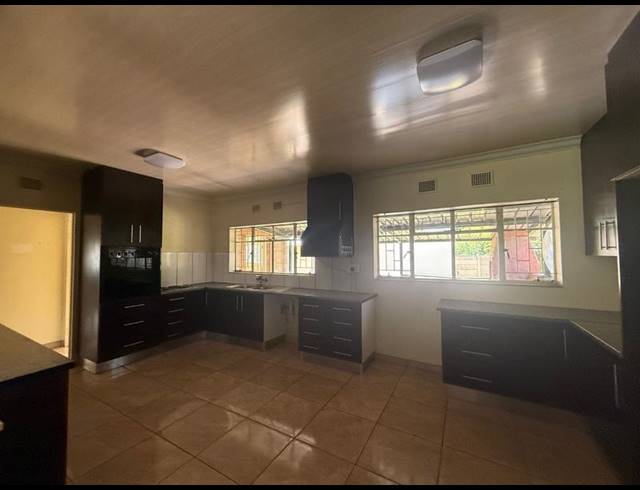 3 BEDROOM HOUSE FOR SALE IN VANDERBIJLPARK SE 1